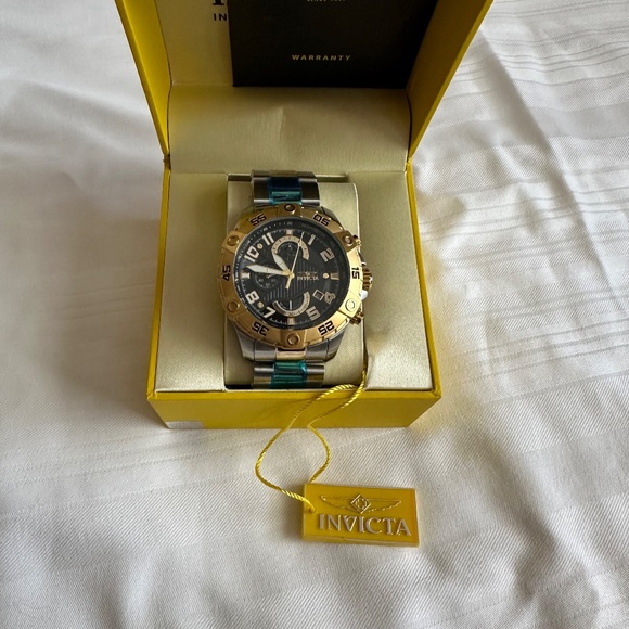 INVICTA WATCH MODEL 26100 - Picture 4 of 11